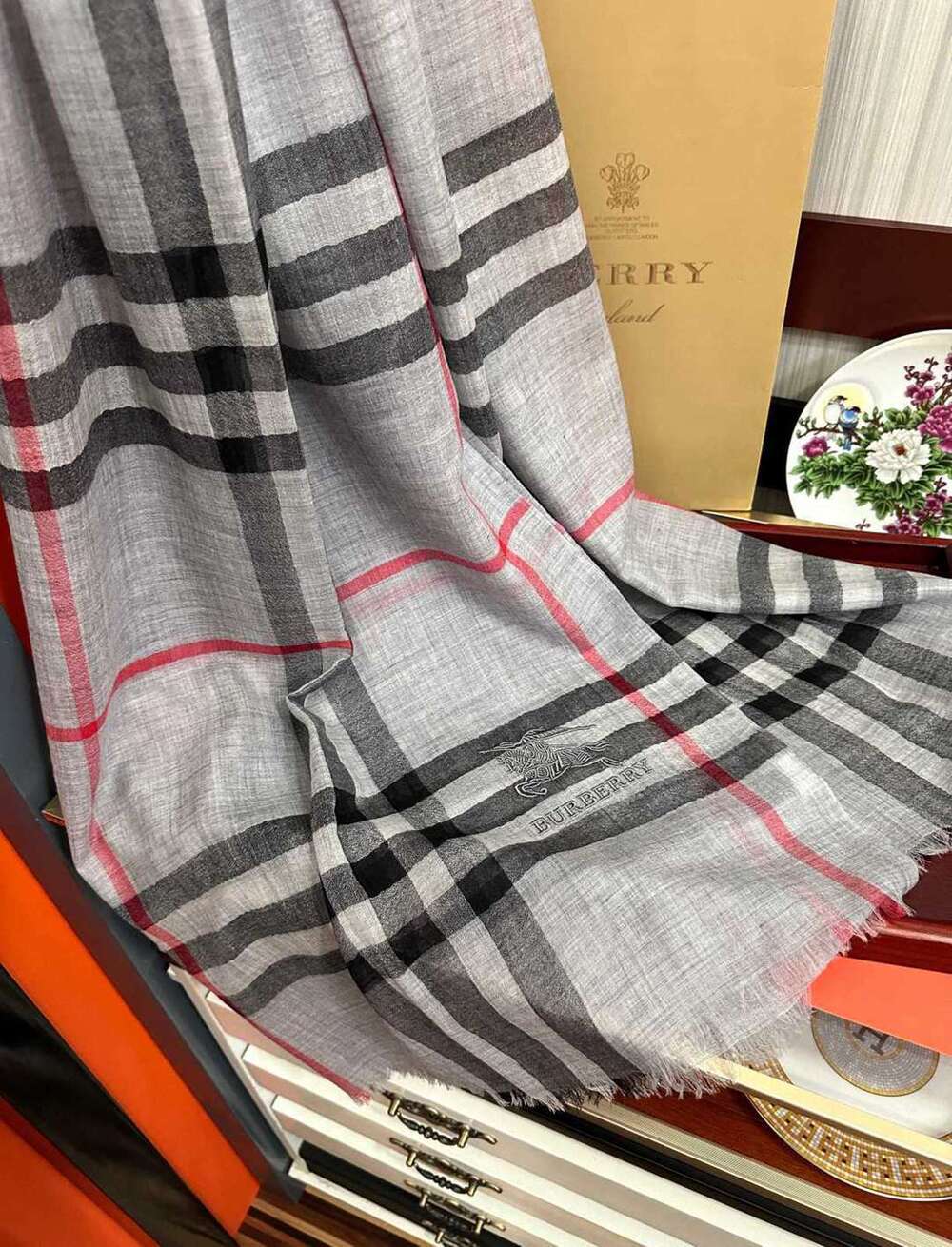 Burberry Shawl - Picture 4 of 8